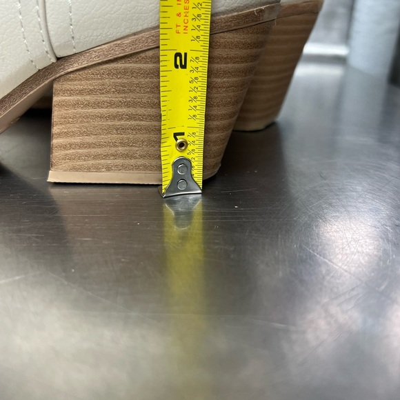 UNIVERSAL THREAD Women's Western Leather Boots - Cream - Size 9 - Picture 4 of 7